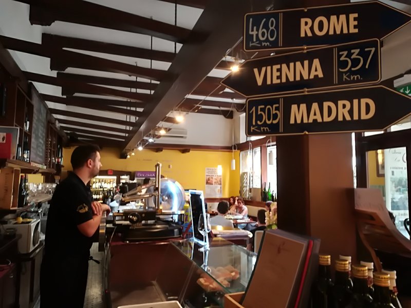 Emanuele Alabò titolare della osteria La Ciacarade di Udine