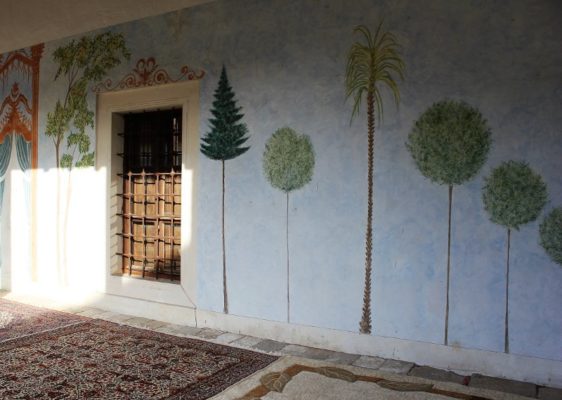 Dipinti sulla facciata della Moschea Čaršija a Stolac in Bosnia Erzegovina
