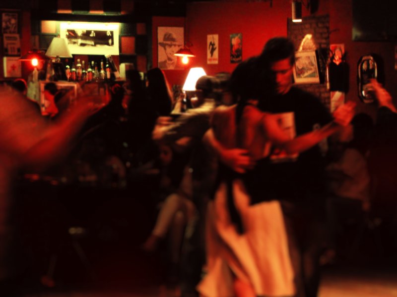 Ballerini di tango in una milonga di Buenos Aires