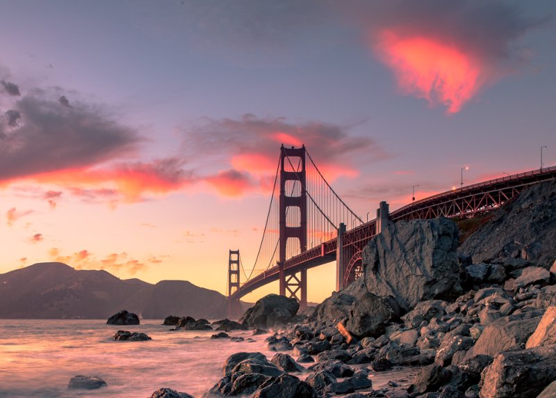 Il Golden Gate Bridge al tramonto a San Francisco