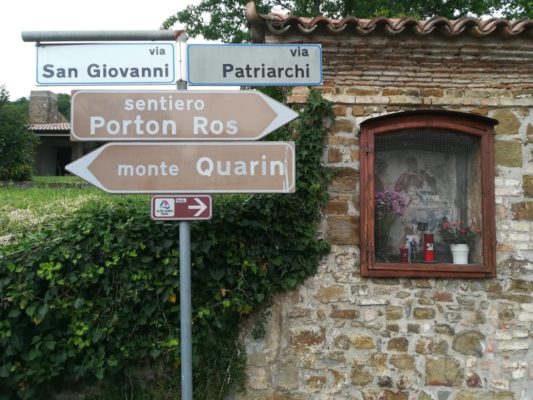 Segnaletica per il sentiero del Porton Ros a Cormons