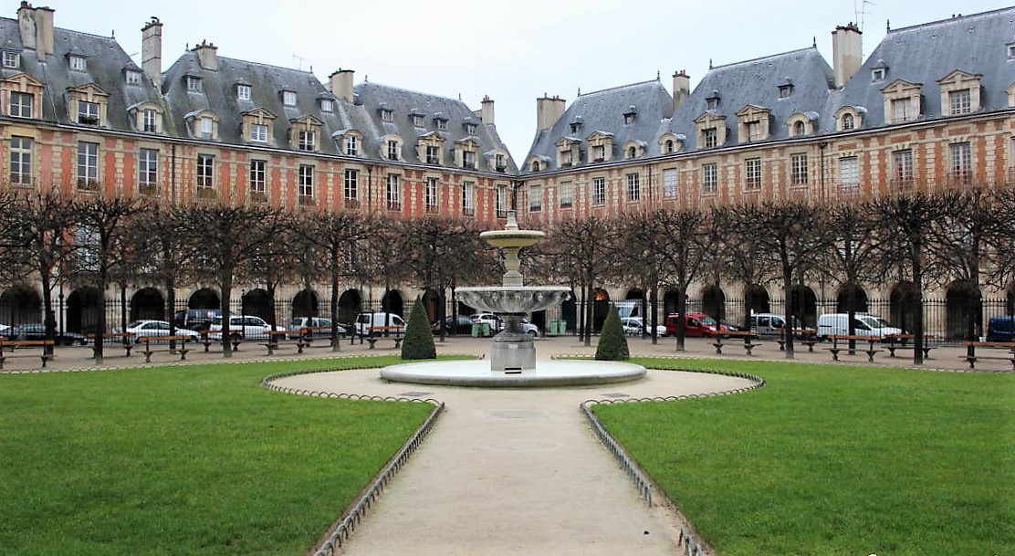 Place des Vosges a Parigi