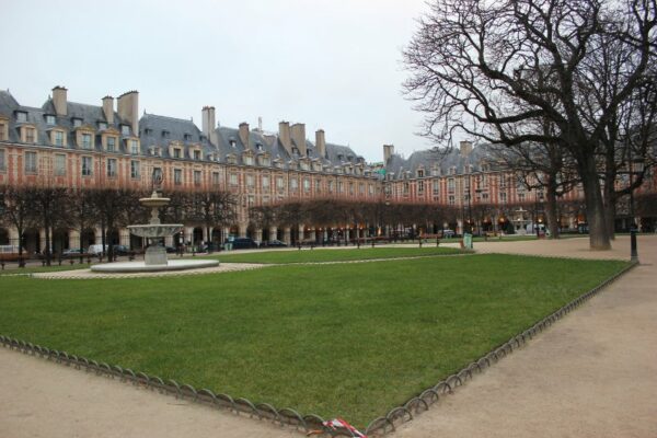 Place des Vosges a Parigi