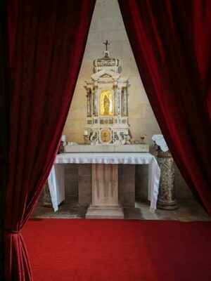 L'interno della Cattedrale di San Lorenzo a Trogir