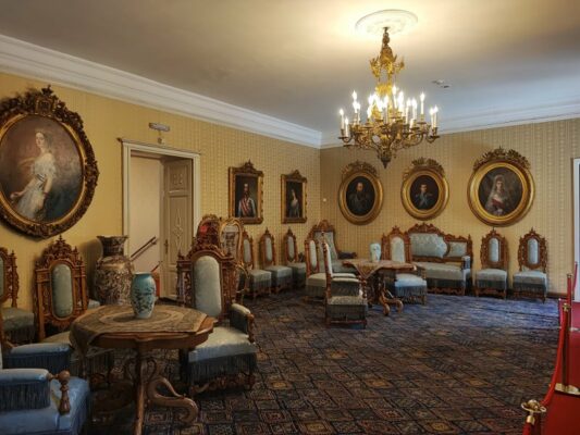 Sala interna nel Palazzo Reale di Cetinje