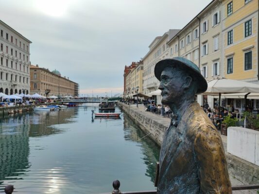 La statua di James Joyce a Trieste
