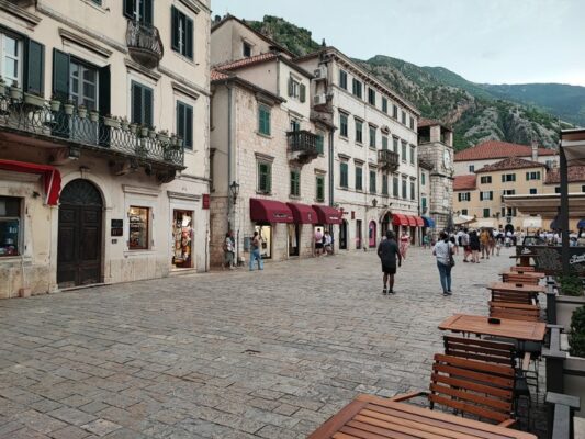 Piazza d'Armi a Kotor