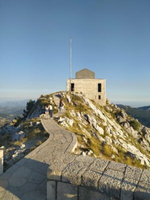 Il Mausoleo Njegoš sul Monte Lovćen in Montenegro